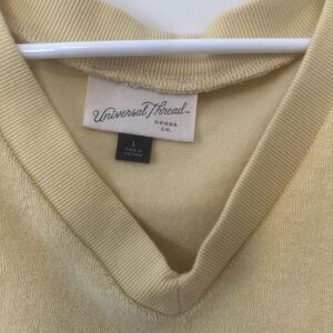 Universal Thread Women's Yellow V-Neck Crop Sleeveless Sweater